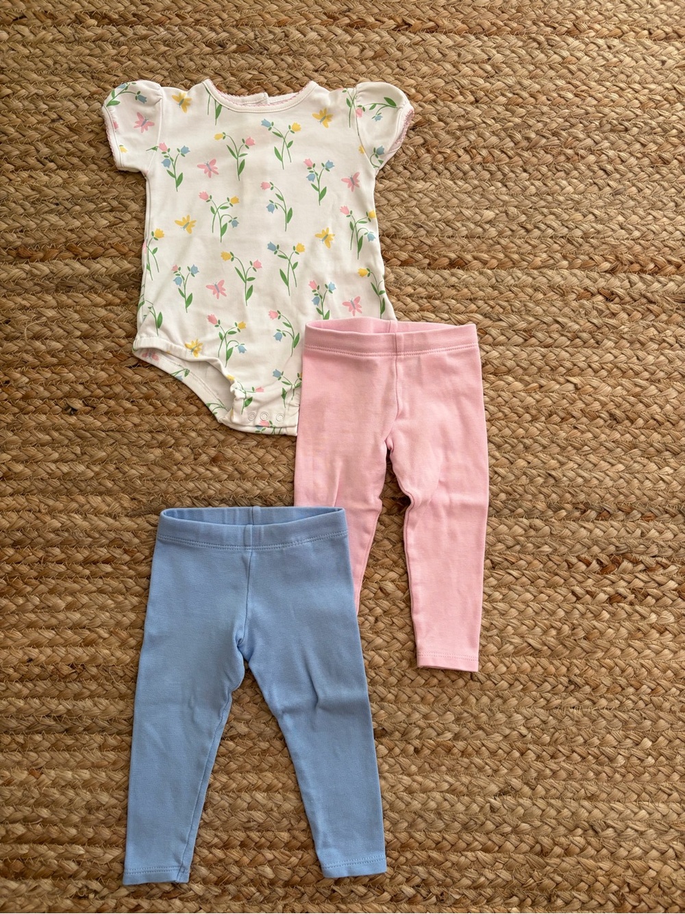 Little English baby girl floral print top and pink blue leggings, size 6M